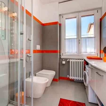Orange Apartment *
