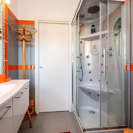 Orange *
