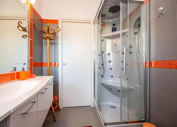 Orange *